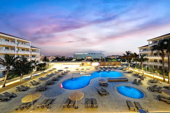 Outdoor pool - Parque de la Paz (Arona)