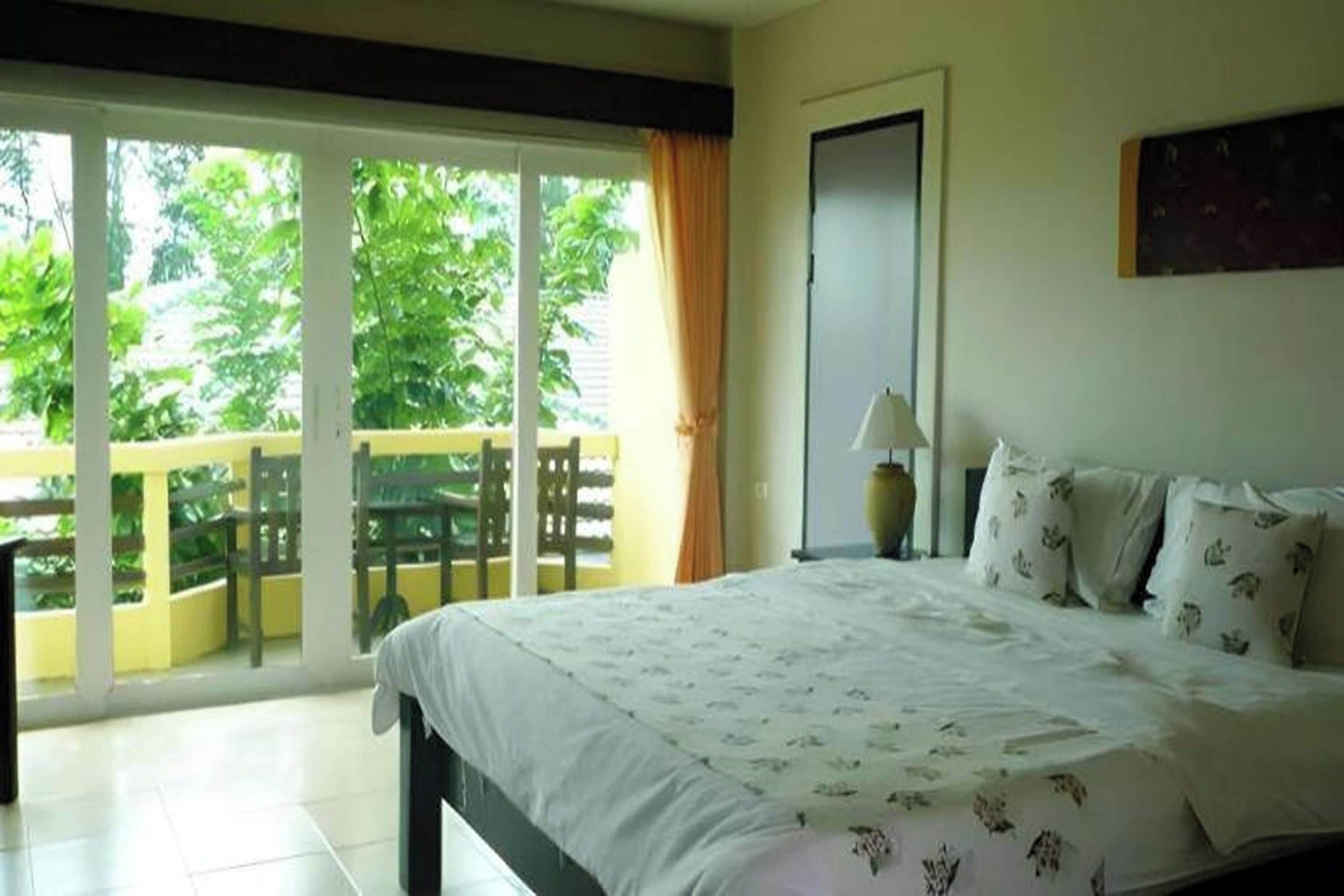 Superior Double Room, Garden View | Desk, blackout drapes, rollaway beds, bed sheets