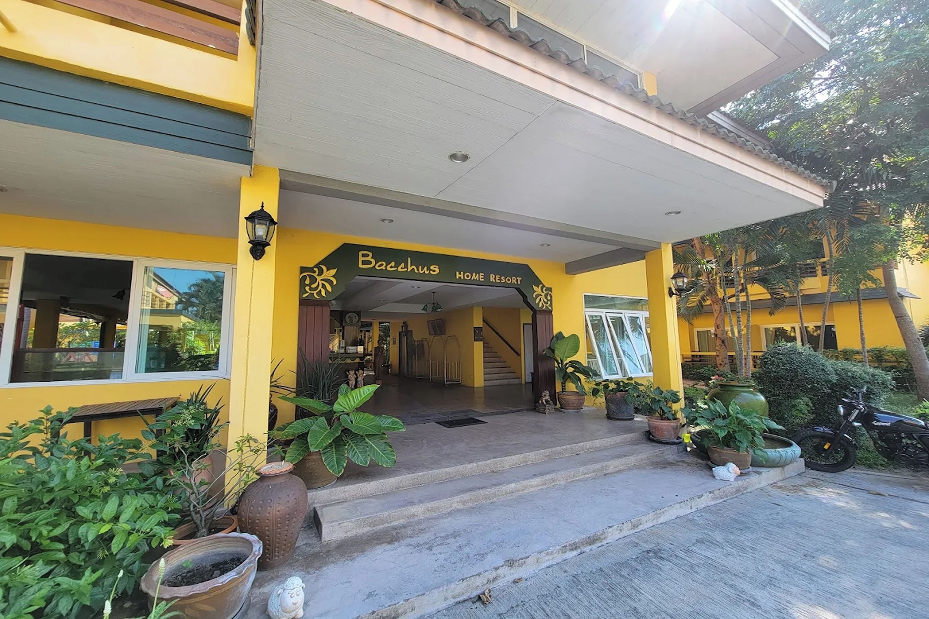 المنشأة من الخارج