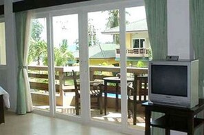 Family Deluxe  | Desk, blackout drapes, rollaway beds, bed sheets - Bacchus Home Resort (Pranburi)