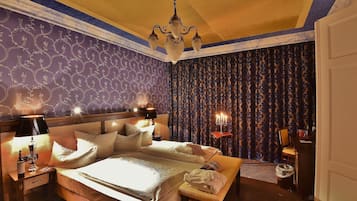 Phòng Suite | Minibar, két bảo mật tại phòng, trang trí khác biệt, bàn