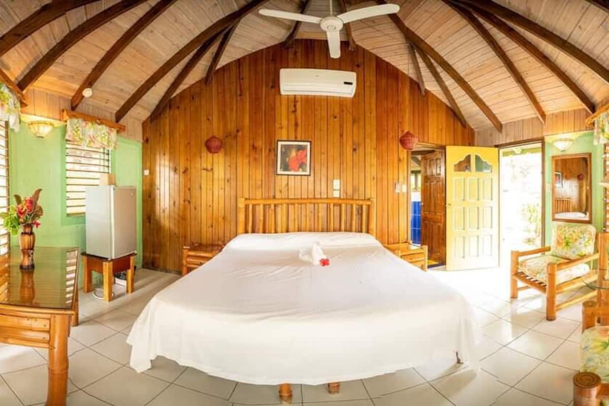 standard room, ocean view | premium bedding, in-room safe, desk, blackout curtains