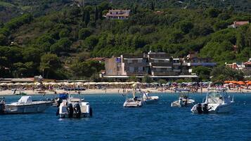 Plage à proximité, sable blanc, snorkeling