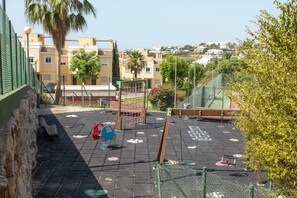 어린이 놀이 공간 - 야외