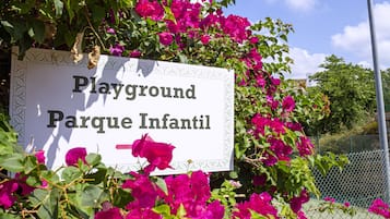 Children’s play area – outdoor