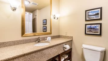 Tina con regadera, secadora de cabello, toallas