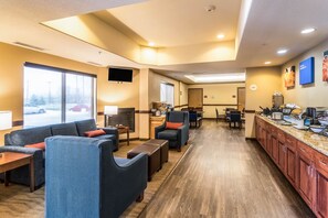 Free daily buffet breakfast - Comfort Inn & Suites Rifle (Rifle)