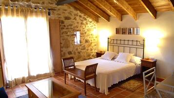 Individueel gedecoreerd, individueel gemeubileerd, een bureau