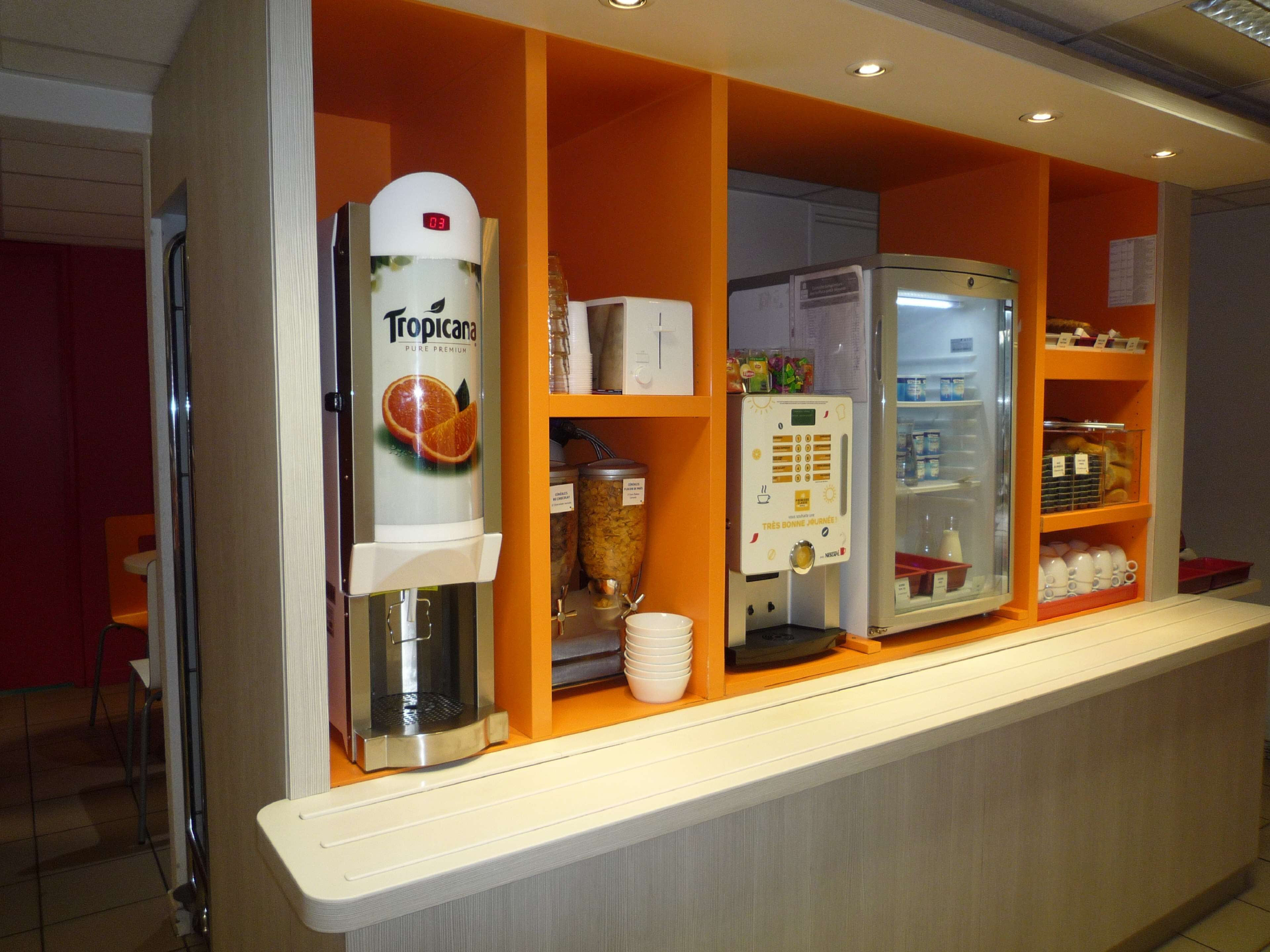 Desayuno buffet diario (EUR 7.2 por persona)