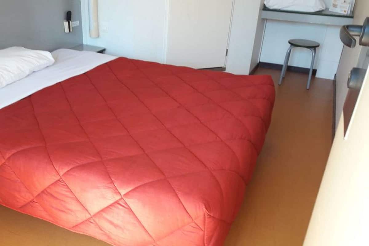 1 bedroom, premium bedding, desk, blackout drapes