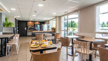 Daily buffet breakfast for a fee