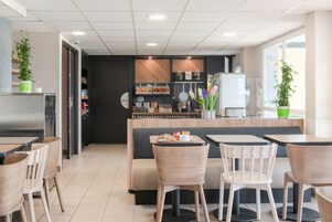 Desayuno buffet todos los días (con cargo)