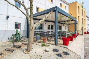 Terrace/patio - B&B HOTEL Cholet Nord (Cholet)