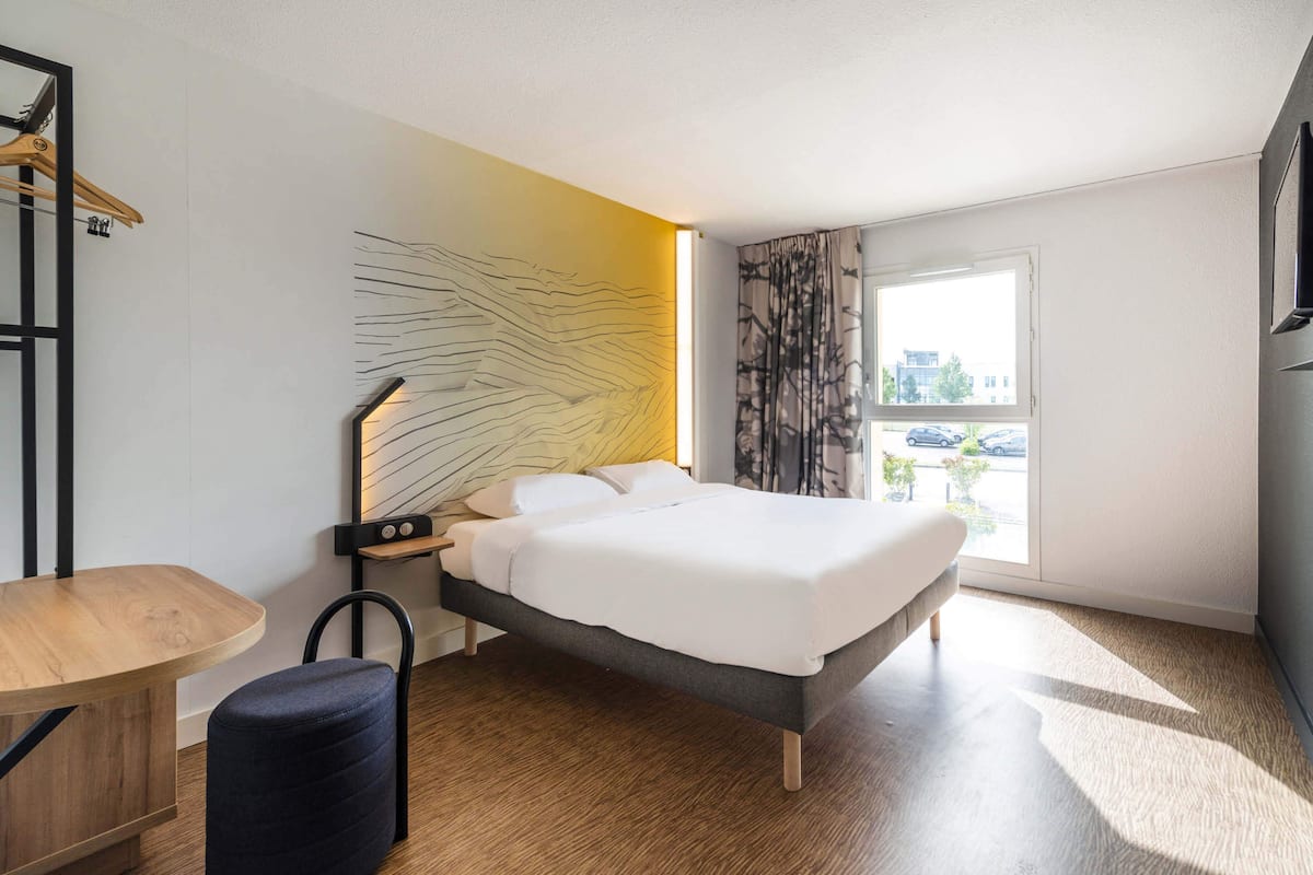 double room, accessible | 1 bedroom, memory-foam beds, desk, blackout curtains