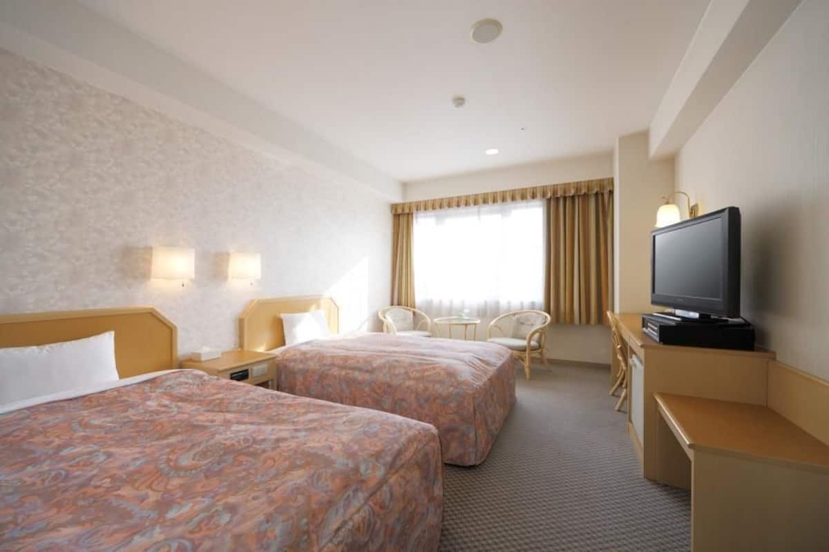 笔记本电脑工作区、遮光窗帘、熨斗/熨板、免费 WiFi
