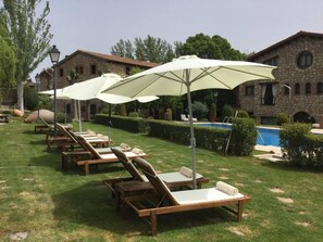 BBQ/picnic Area - Hotel-SPA El Molino de Alcuneza (Siguenza)