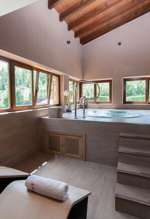 Tina de hidromasaje interior