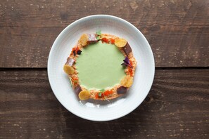 Daily cooked-to-order breakfast (EUR 18 per person)