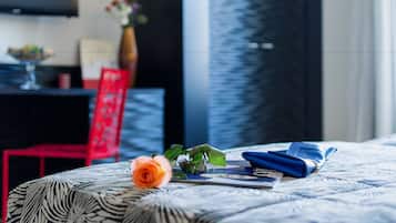 Habitación triple estándar | Ropa de cama de alta calidad y minibar