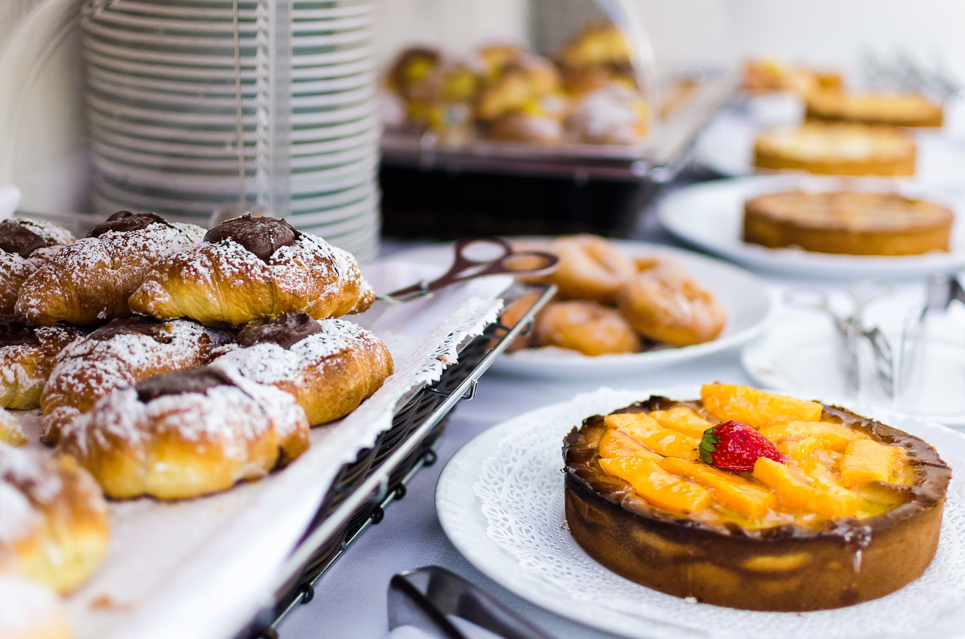 Petit déjeuner continental (12 EUR par personne)