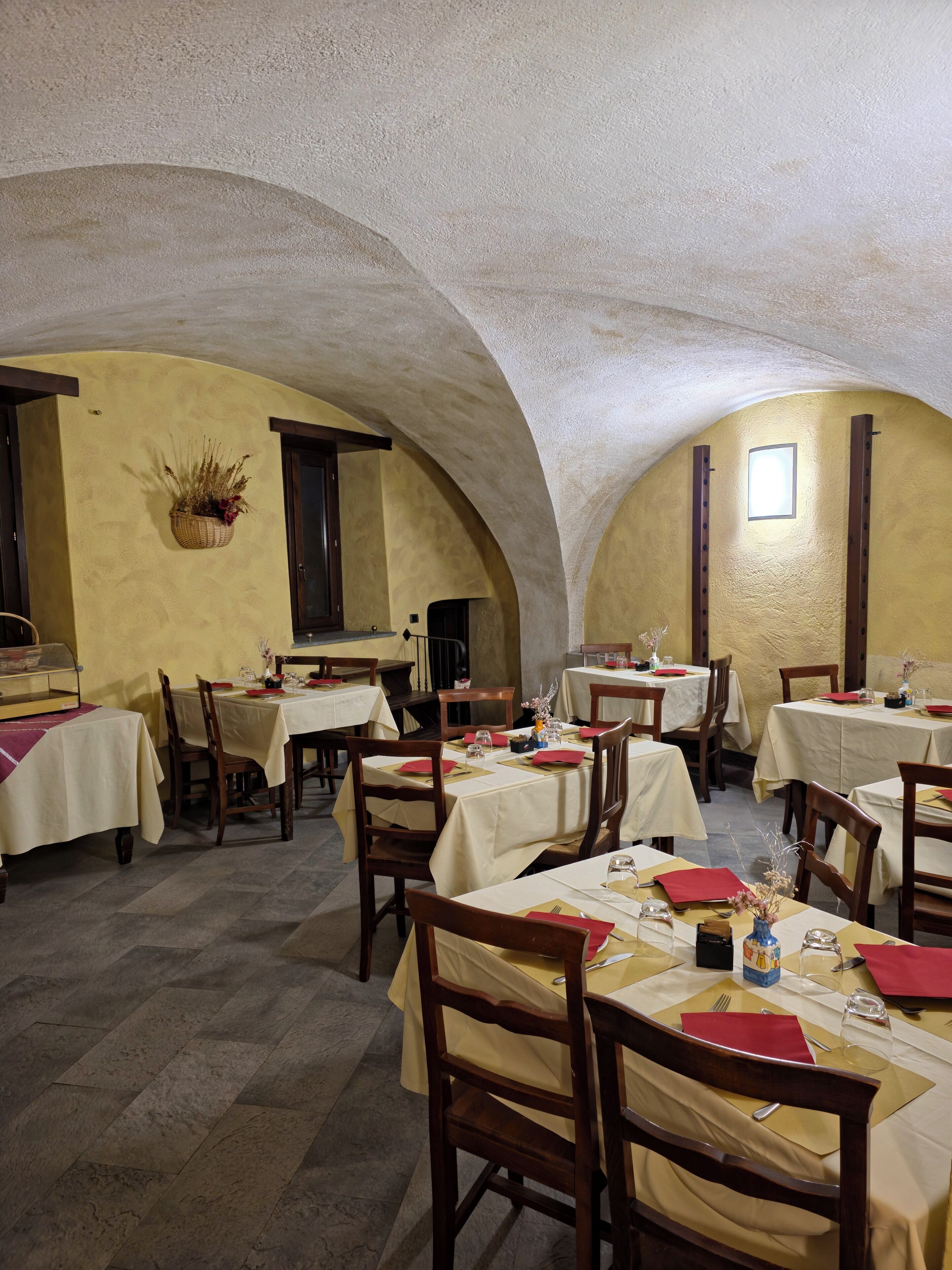 Daily buffet breakfast (EUR 9 per person)