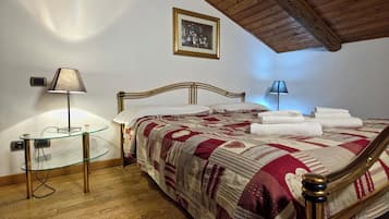 Exclusive Apartment | Down comforters, minibar, desk, blackout drapes