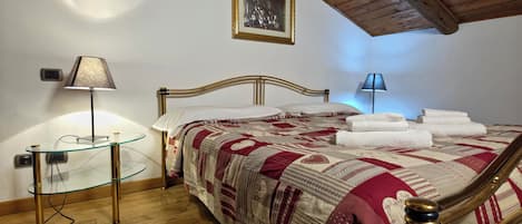 Exclusive-Apartment | Daunenbettdecken, Minibar, Schreibtisch, Verdunkelungsvorhänge