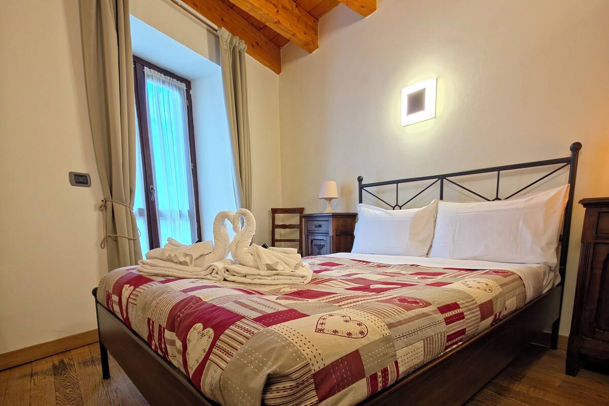 Deluxe-Zimmer, 1 Queen-Bett, Bergblick | Allergikerbettwaren, Daunenbettdecken, Betten mit Memory-Foam-Matratzen