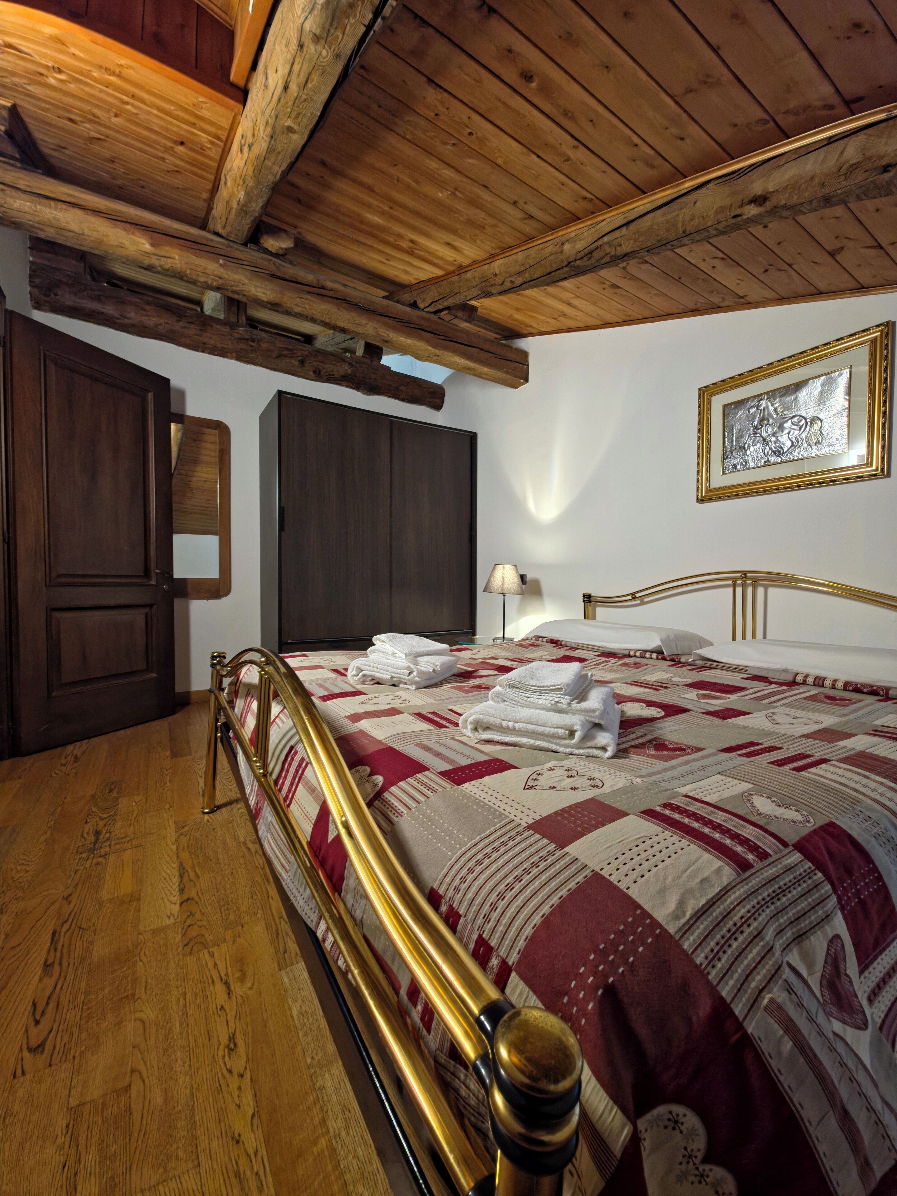 Exclusive Apartment | Down comforters, minibar, desk, blackout drapes