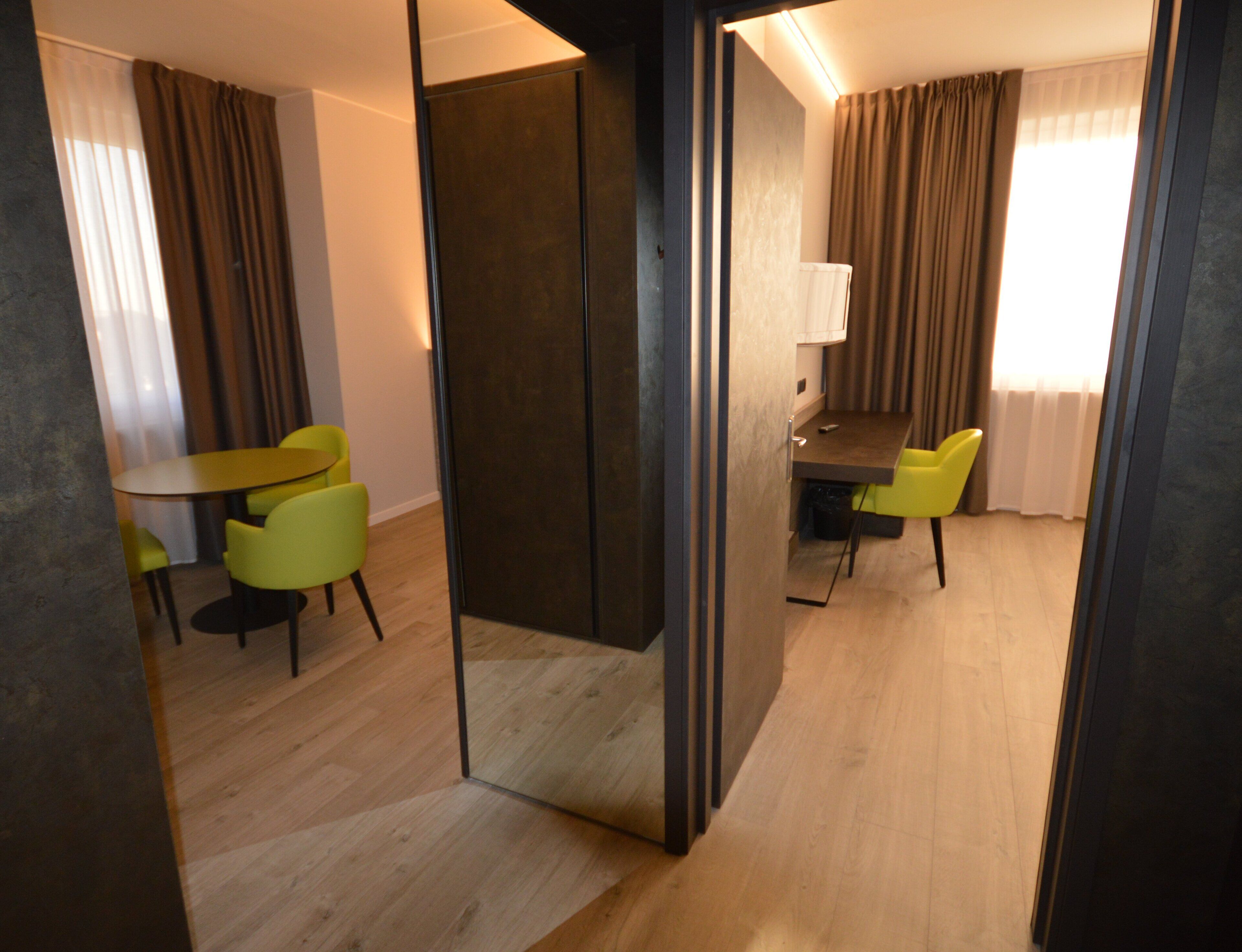 junior suite | living area | tv