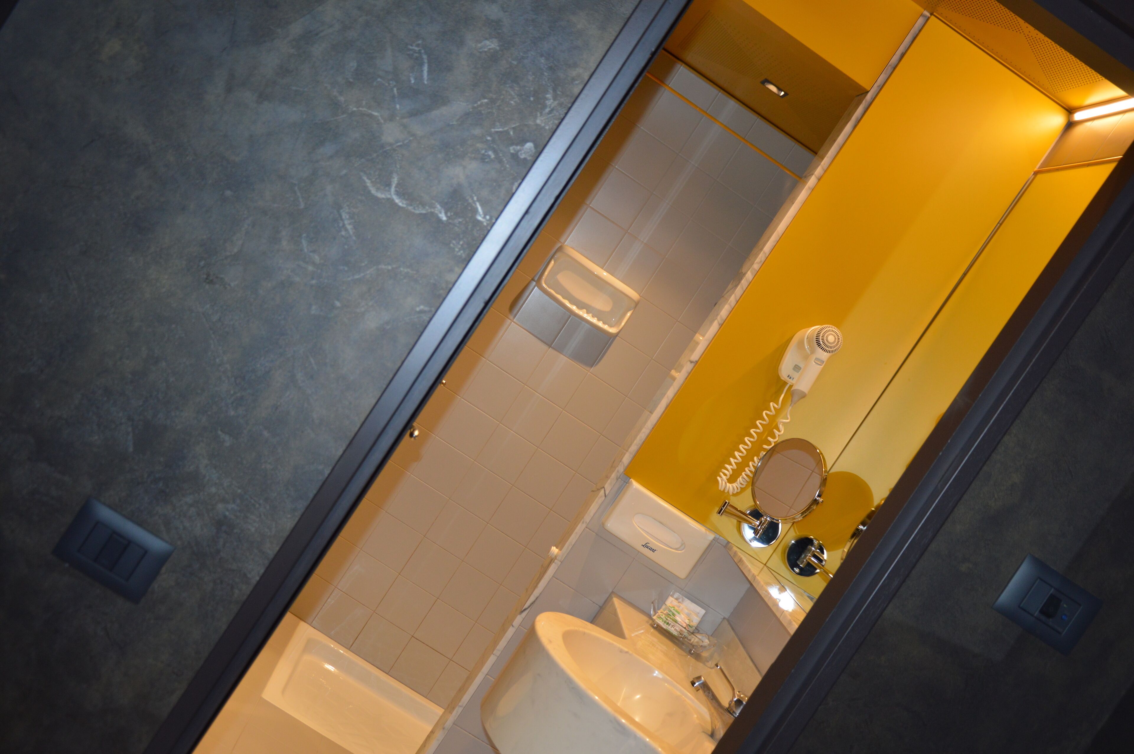 standard single room | bathroom | free toiletries, hair dryer, bidet, towels