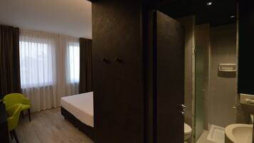 Suite Junior | Kamar mandi | Perlengkapan mandi gratis, pengering rambut, kloset, dan handuk