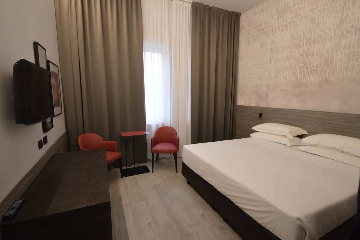 Minibar, bureau, espace de travail pour ordinateur portable