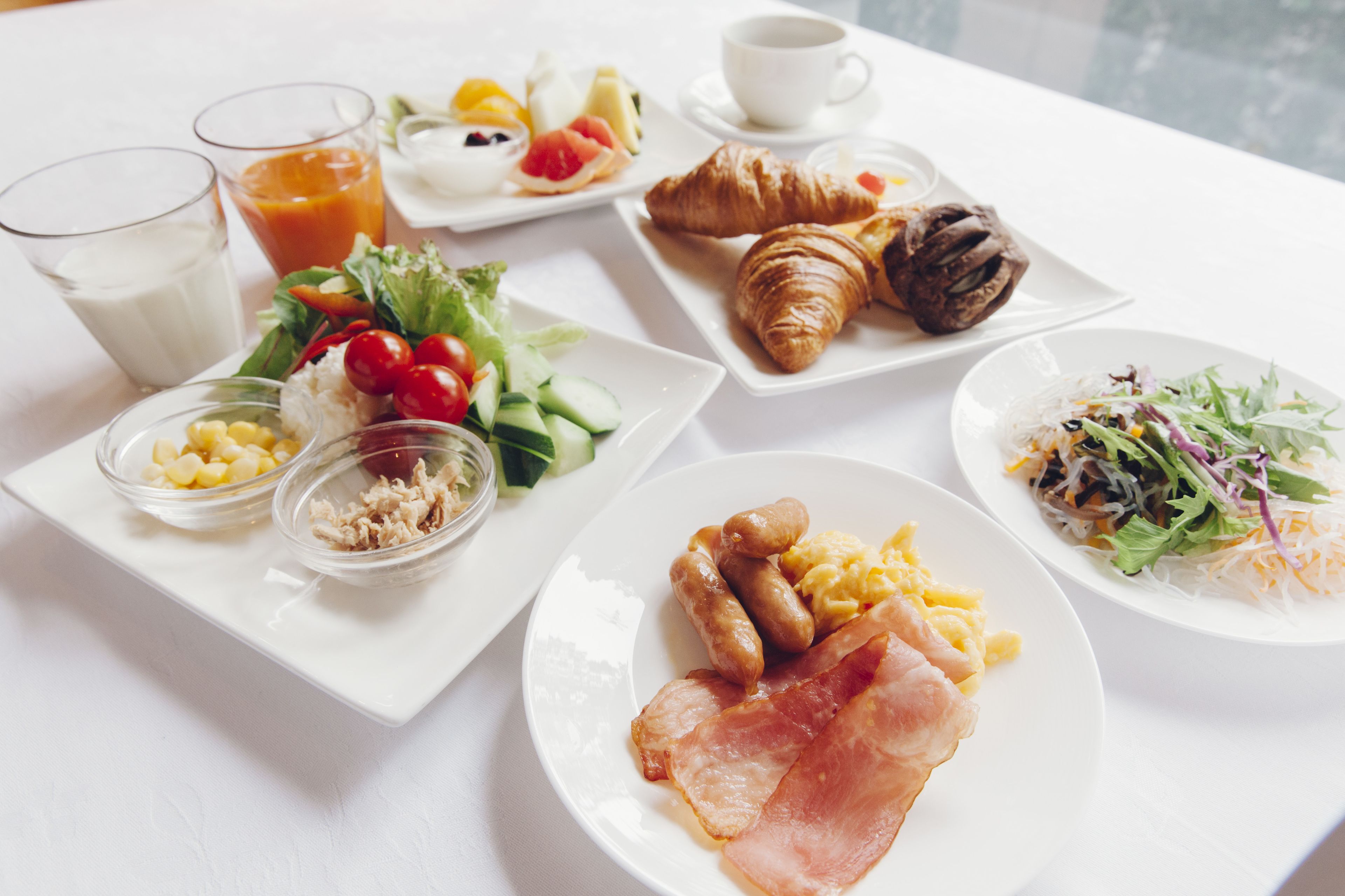 daily buffet breakfast (jpy 1980 per person)