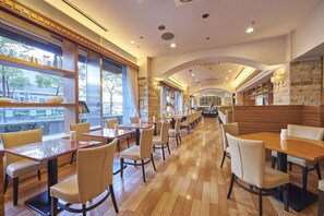 朝食 (ビュッフェ)、毎日提供 (1 名様 1980 JPY)