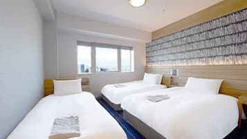 Standard Triple Room, Non Smoking | Down comforters, desk, blackout drapes, soundproofing