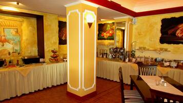 Tägliches Frühstücksbuffet (14.90 EUR pro Person)