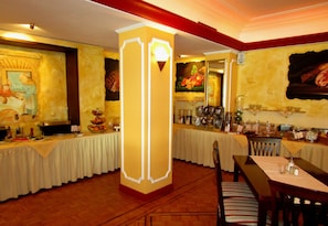 Daily buffet breakfast (EUR 14.90 per person)
