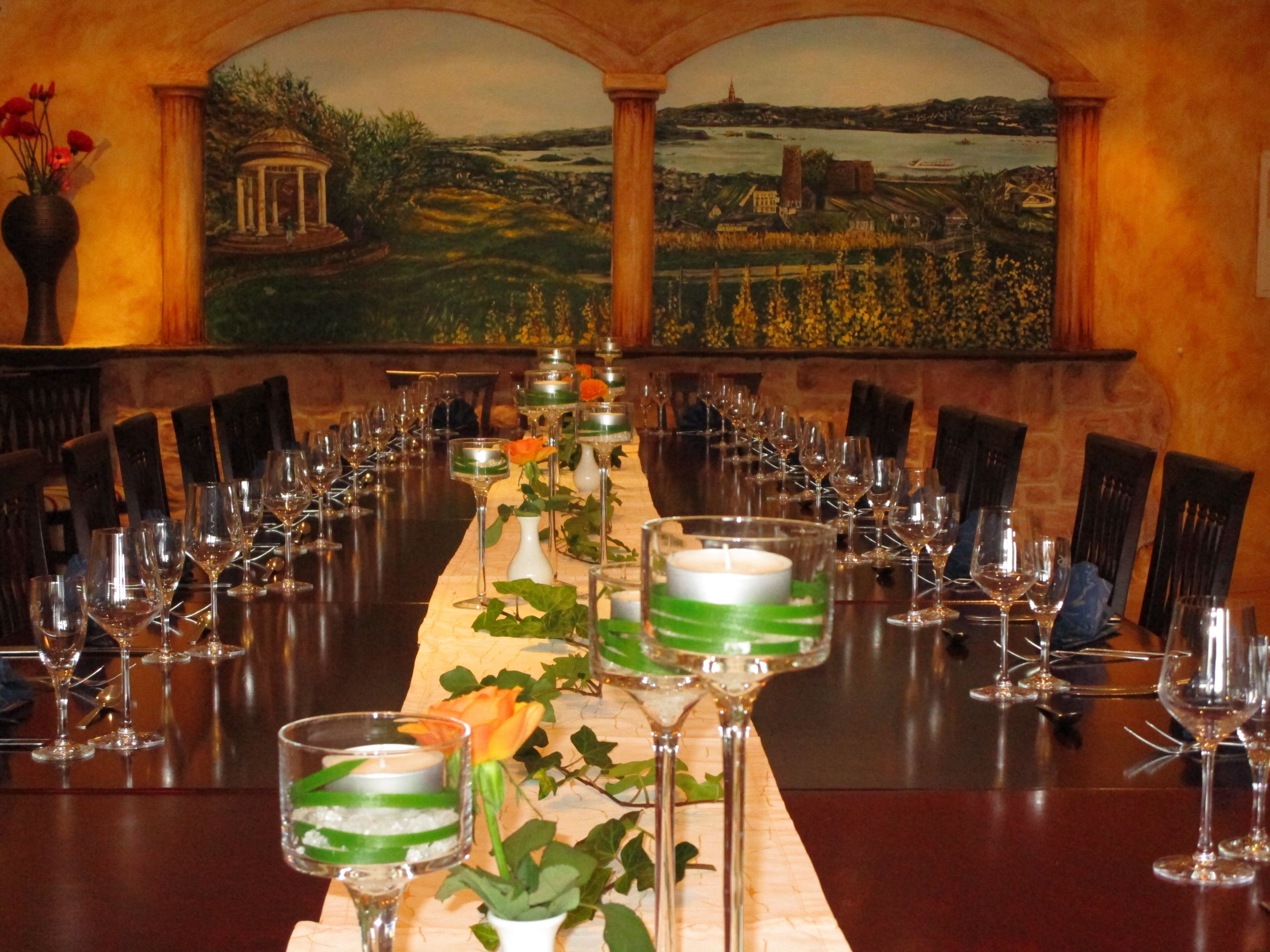 2 restaurants, spécialités Cuisine internationale