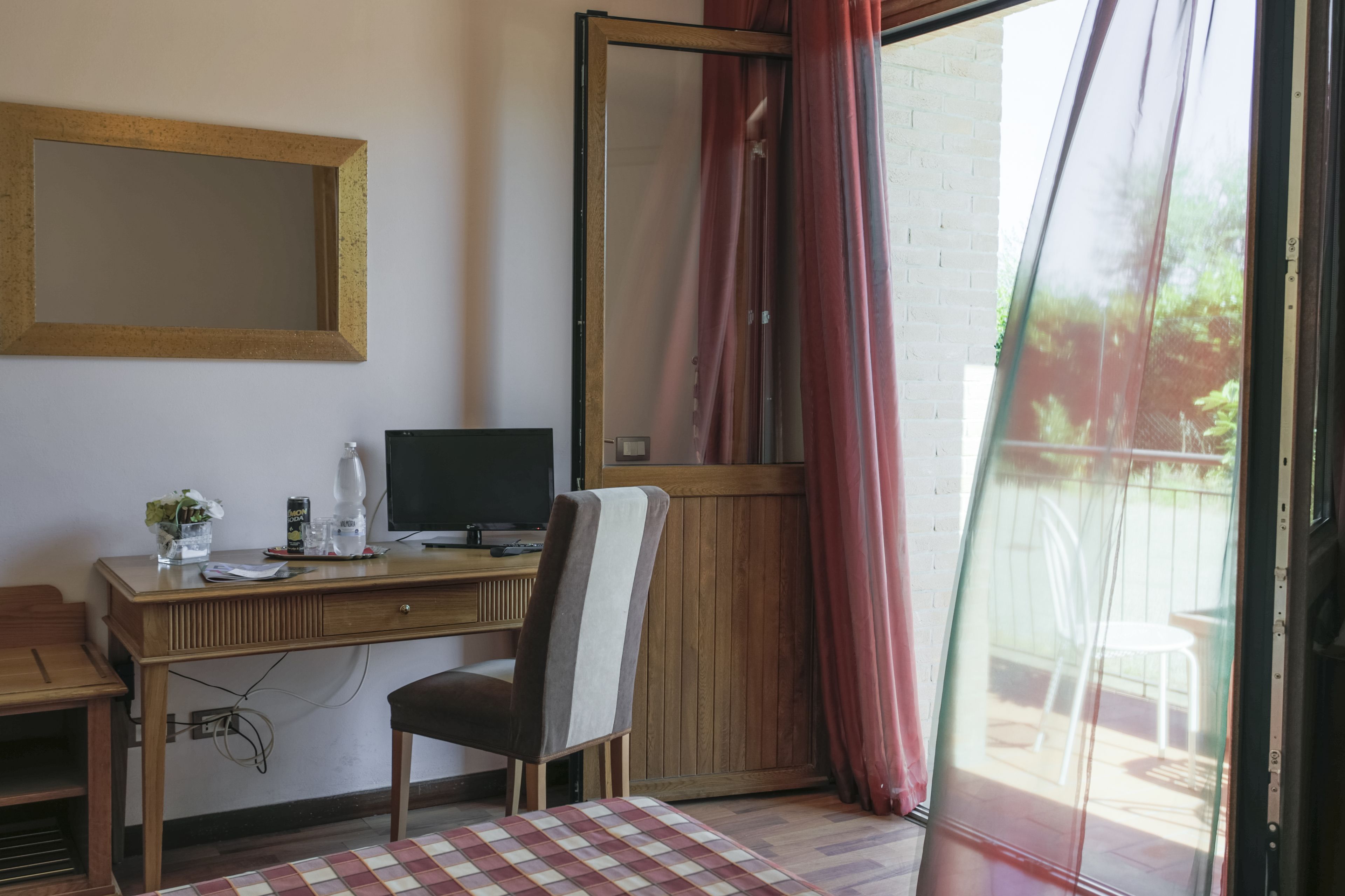 standard double or twin room | 1 bedroom, desk, laptop workspace, cots/infant beds