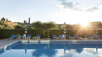 Seasonal outdoor pool, open 9:00 AM to 6:00 PM, pool umbrellas