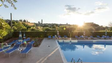 Seasonal outdoor pool, open 9:00 AM to 6:00 PM, pool umbrellas