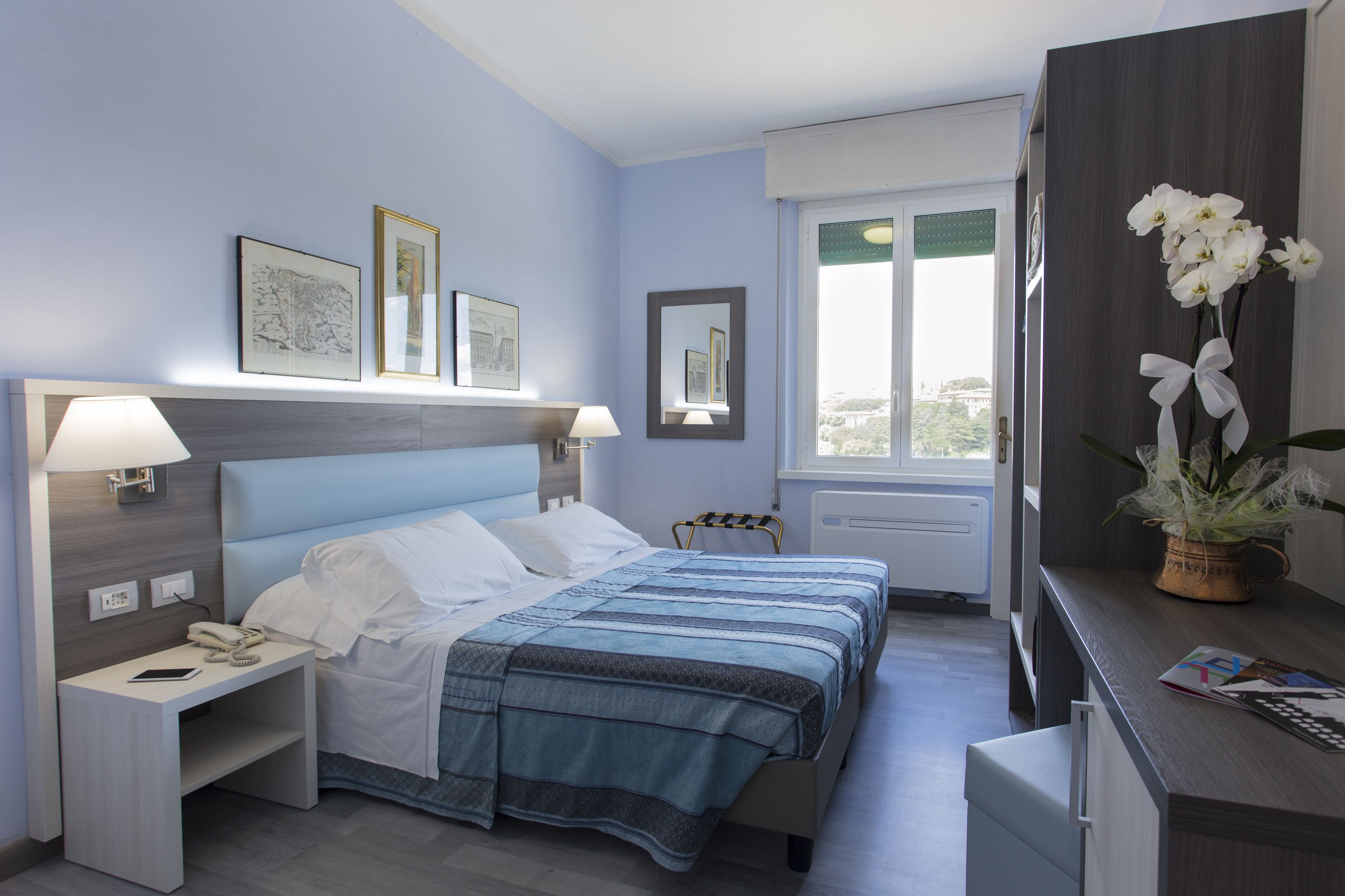 city double or twin room | 1 bedroom, desk, laptop workspace, cots/infant beds