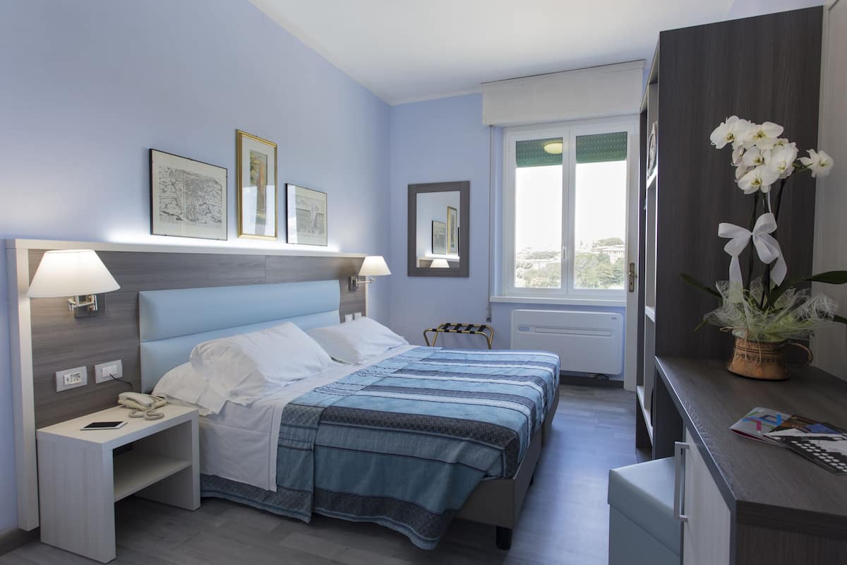 city double or twin room | 1 bedroom, desk, laptop workspace, cots/infant beds