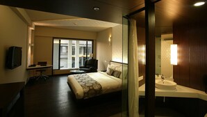 Prime Suite | Premium bedding, down duvets, memory-foam beds, minibar - Park Prime Kolkata (Kolkata)