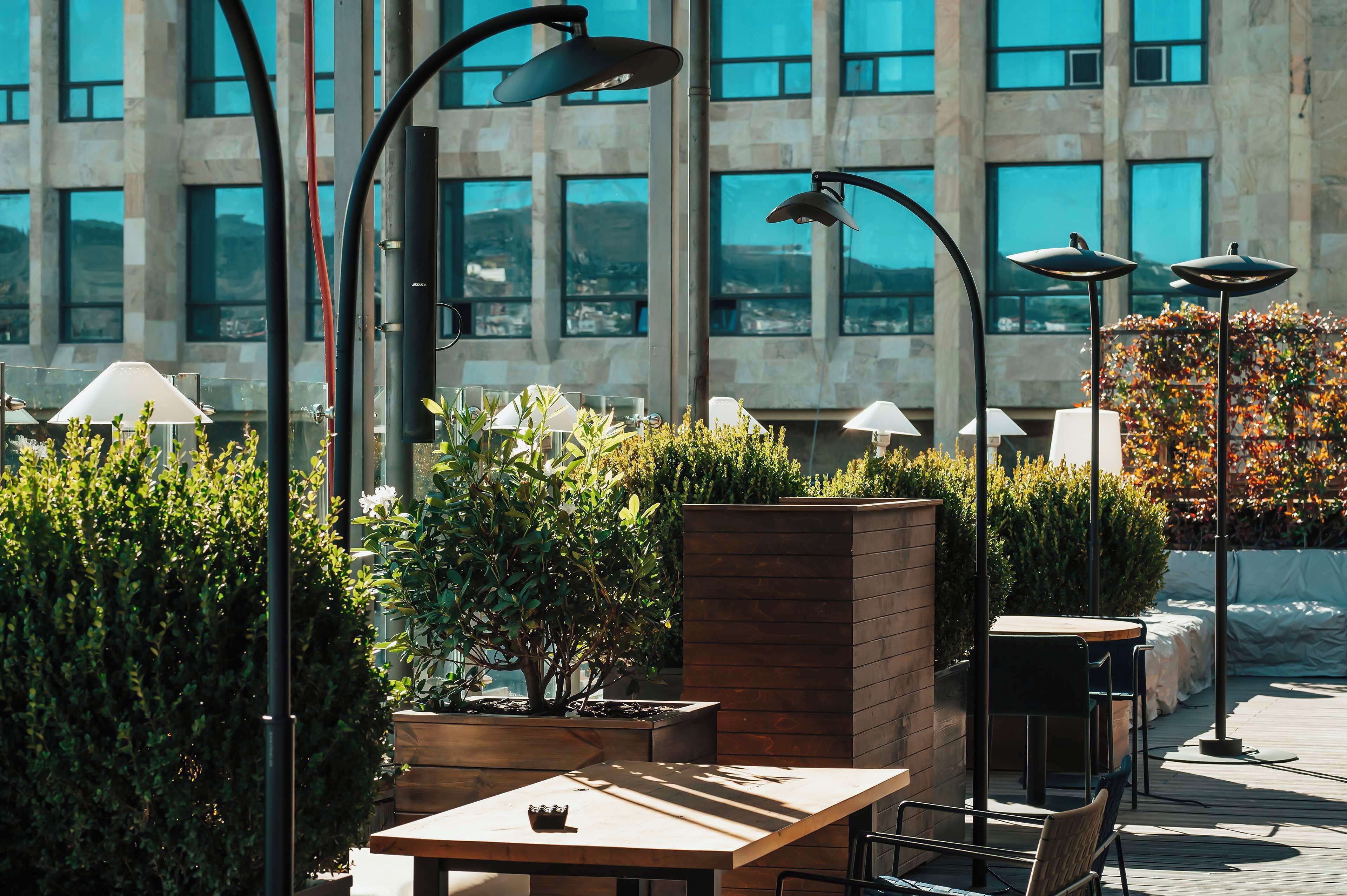 2 restaurants, breakfast, lunch, dinner served; italian cuisine