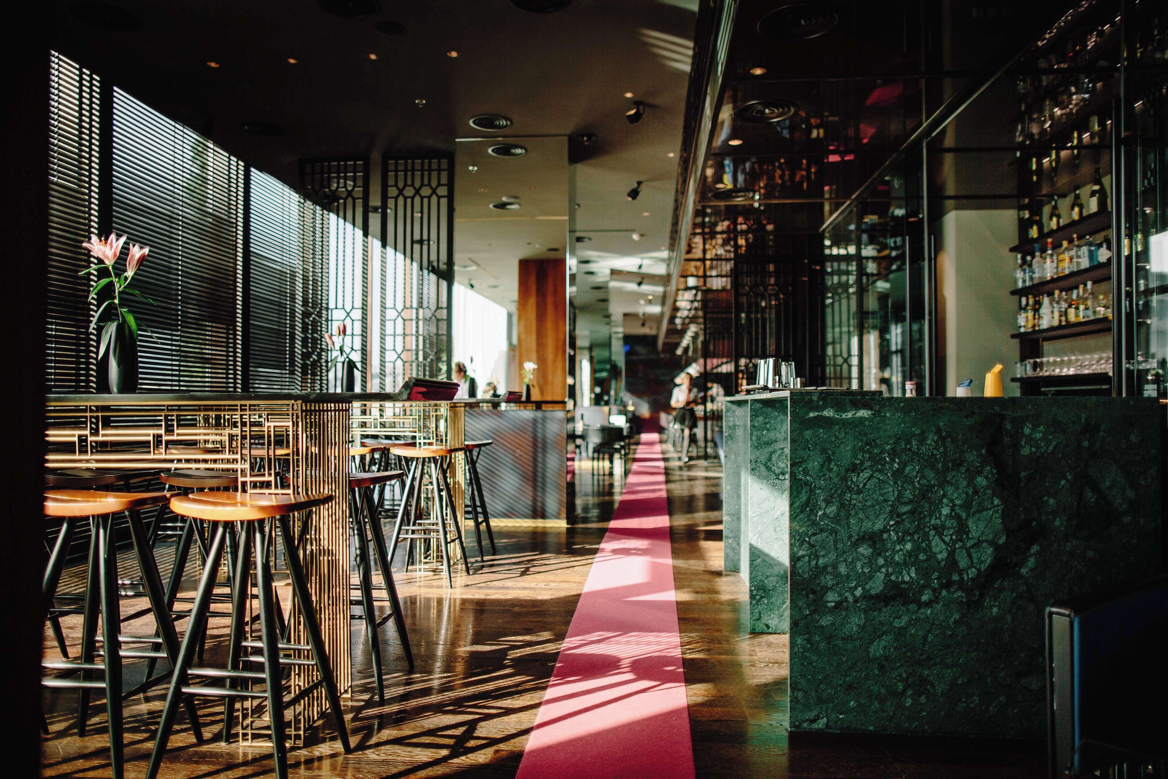 2 restaurants, breakfast, lunch, dinner served; italian cuisine