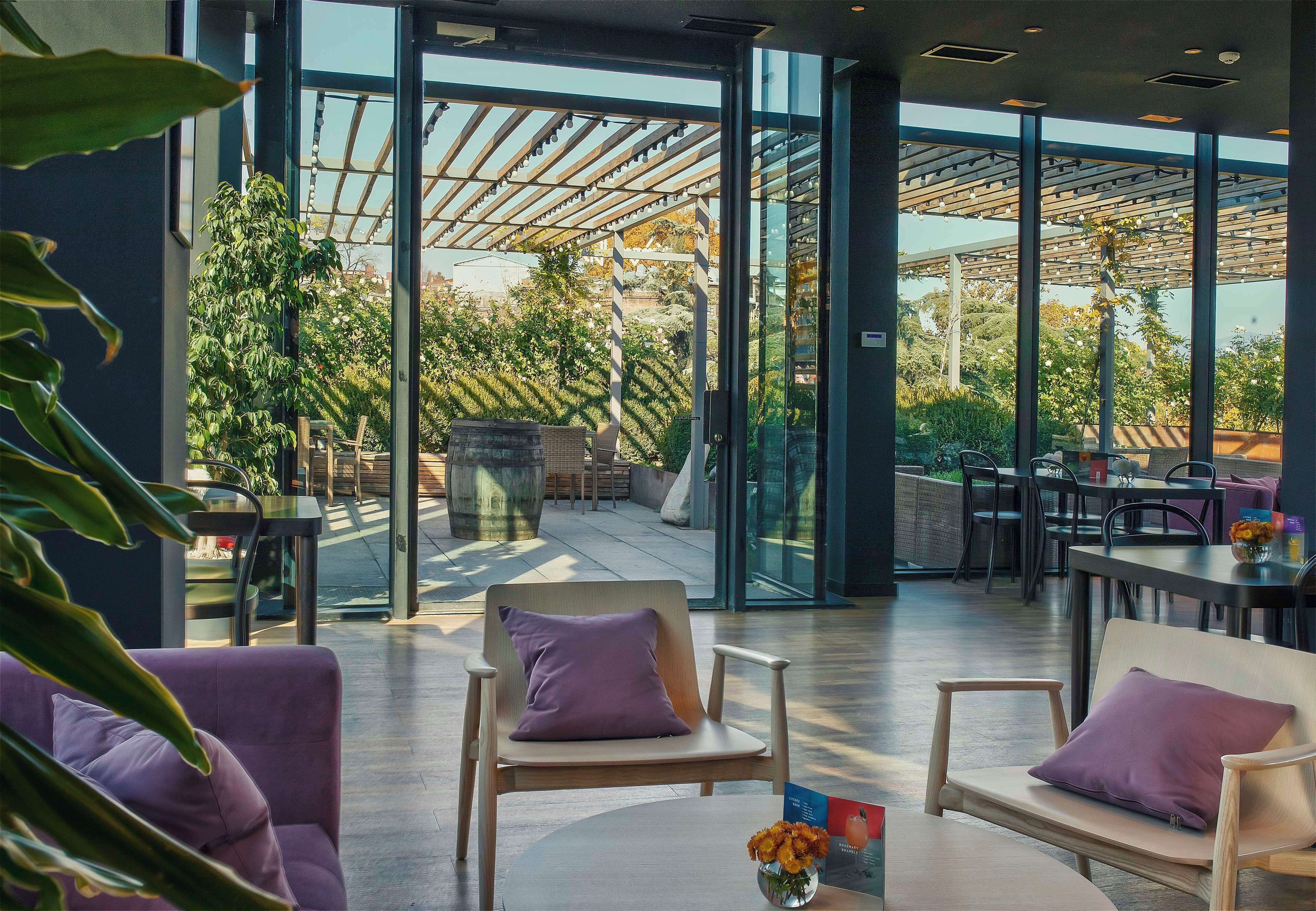 2 restaurants; breakfast, lunch, dinner, and brunch served