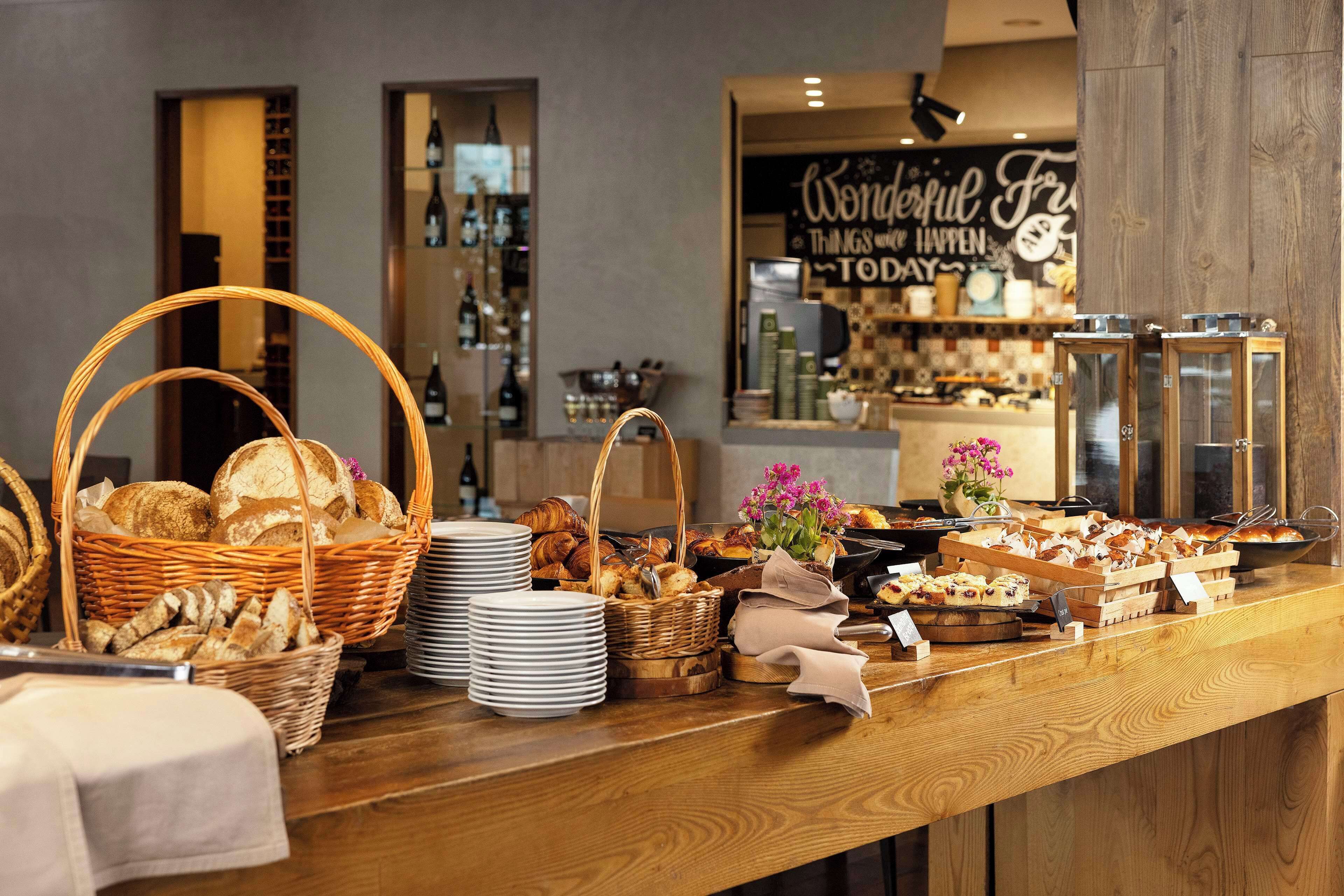 Daily buffet breakfast (GEL 60 per person)