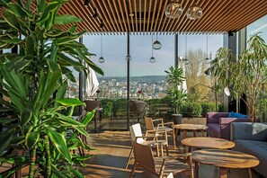 2 restaurants servant le petit déjeuner, spécialités Cuisine italienne